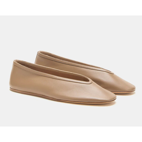 le monde beryl Shoes - Le Monde Beryl Luna V-Cut Slip On Slipper Flat Taupe Leather Women's Size US 7